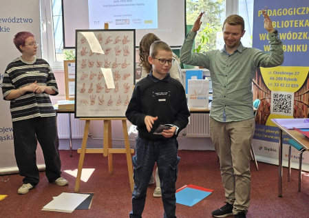 Migać znaczy rozumieć – dzieci odkrywają język, który łączy ludzi