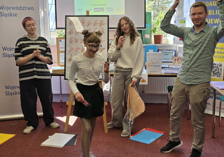 Migać znaczy rozumieć – dzieci odkrywają język, który łączy ludzi