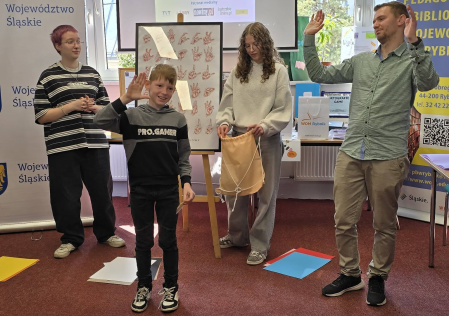 Migać znaczy rozumieć – dzieci odkrywają język, który łączy ludzi