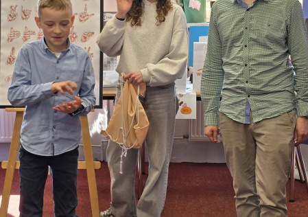 Migać znaczy rozumieć – dzieci odkrywają język, który łączy ludzi