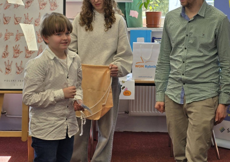 Migać znaczy rozumieć – dzieci odkrywają język, który łączy ludzi