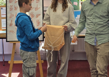 Migać znaczy rozumieć – dzieci odkrywają język, który łączy ludzi