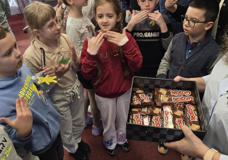 Migać znaczy rozumieć – dzieci odkrywają język, który łączy ludzi