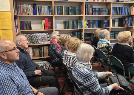 Seniorzy kontra cyfrowe pułapki. W Rybniku wiedza stała się najlepszym „antywirusem”