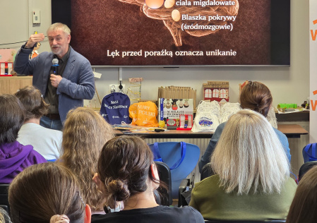 Jak uczy się mózg? I… dlaczego czasem wie więcej, niż nam się wydaje? 🧠