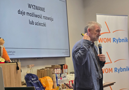 Jak uczy się mózg? I… dlaczego czasem wie więcej, niż nam się wydaje? 🧠