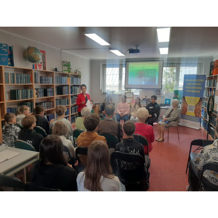 Książka czy smartfon? O roli książki w dobie mediów społecznościowych. Dyskusja wielopokoleniowa: „Uczenie się przez całe życie”